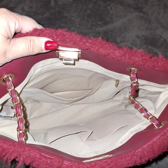 Luxurious Pink Fur Shoulder Bag - Picture 2 of 2